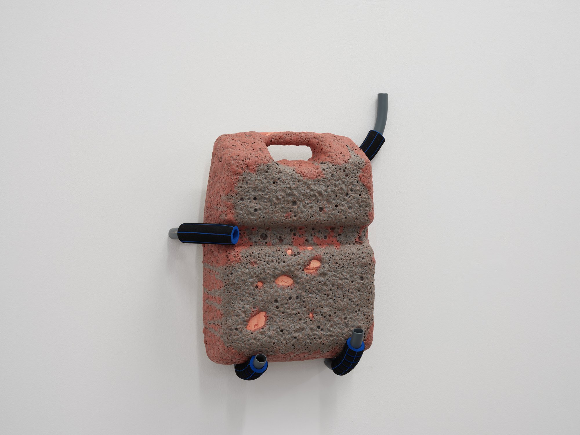Emre Hüner, FueLCorpse, ceramics, iron, 55 x 43 x 16 cm, 2021.