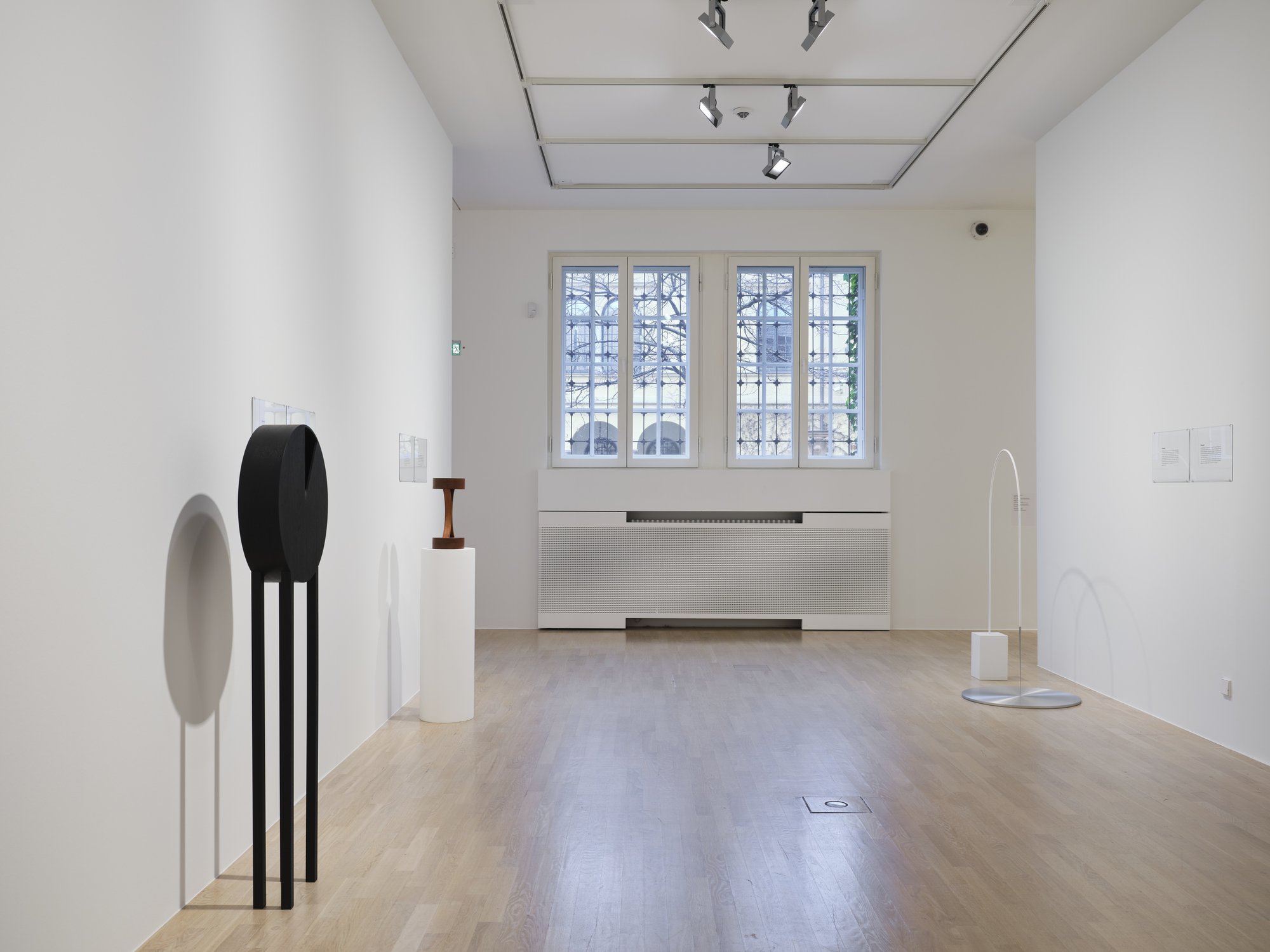 Installation view, Iman Issa, Lass uns spielen, Lenbachhaus, Munich, 2025