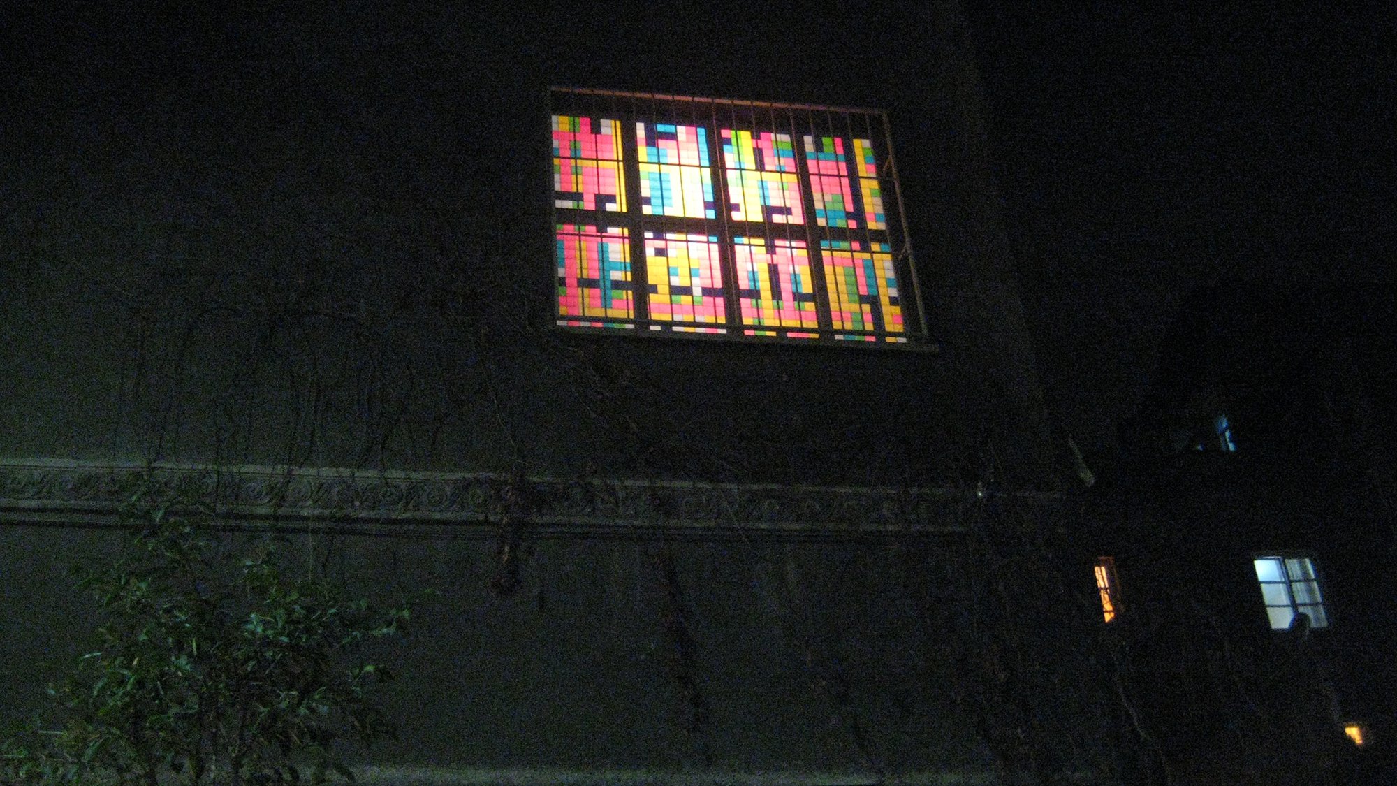 Eftihis Patsourakis, Lightnotes, post-it notes and lightboxes, 2007. Exterior view, This Then That, Rodeo, Istanbul, 2007