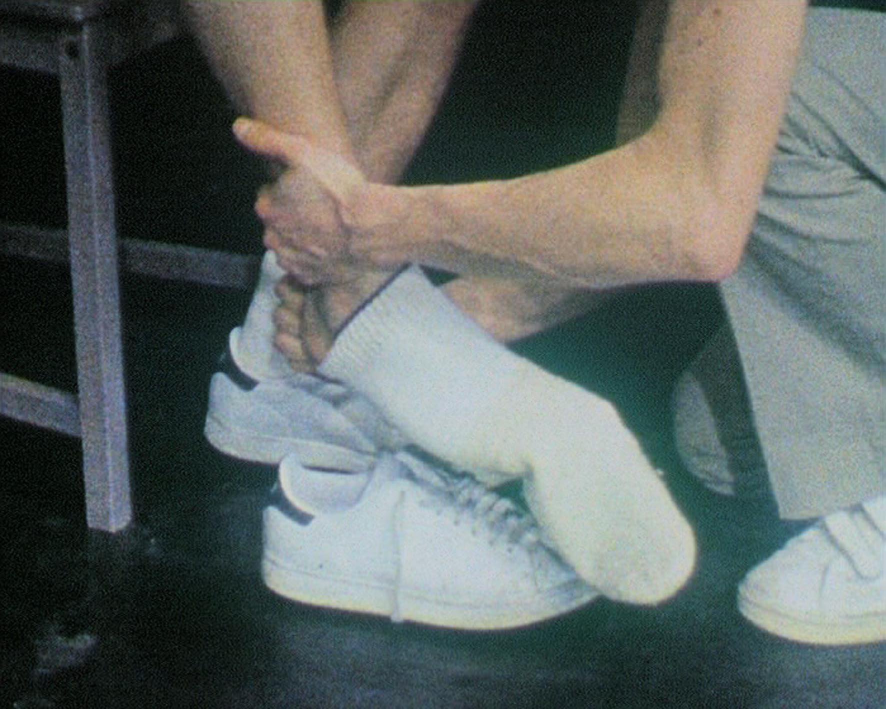 Shahryar Nashat, Modern Body Comedy, S8 mm-film, colour, sound, 2 min. 46 sec., 2006